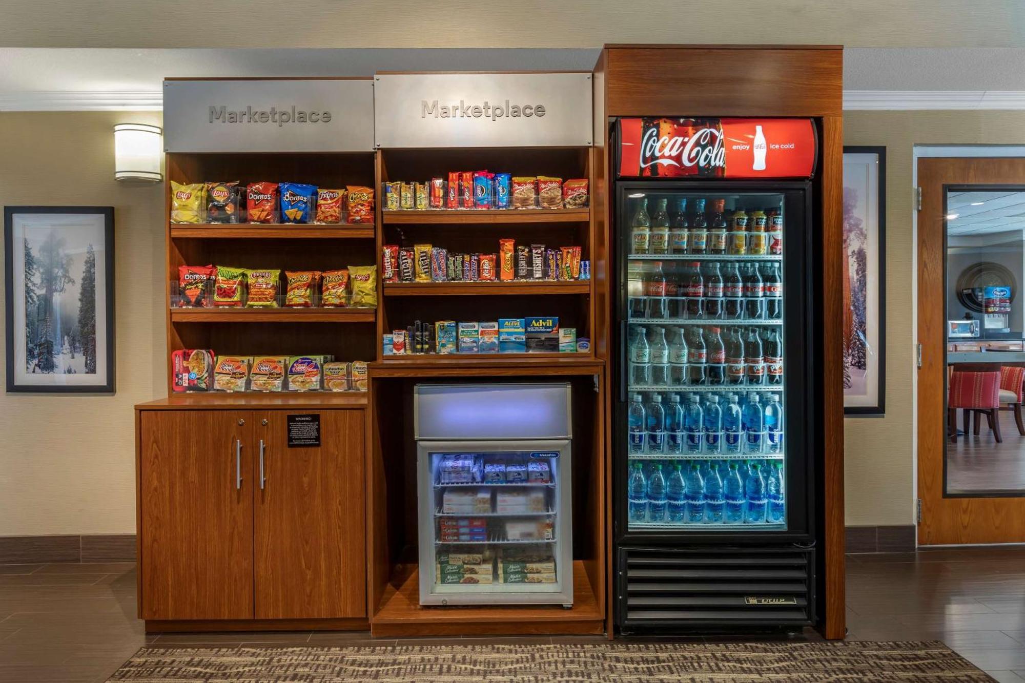 Comfort Suites Visalia - Convention Center Экстерьер фото