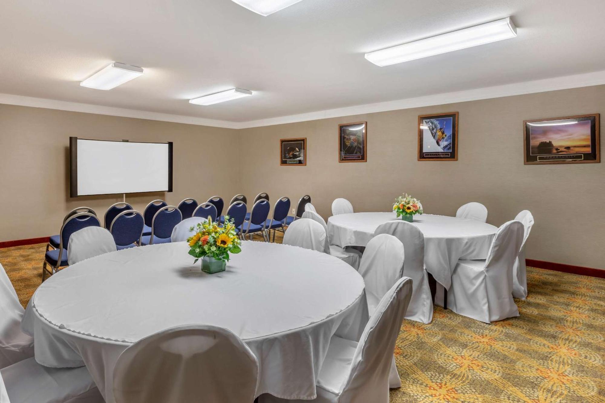 Comfort Suites Visalia - Convention Center Экстерьер фото