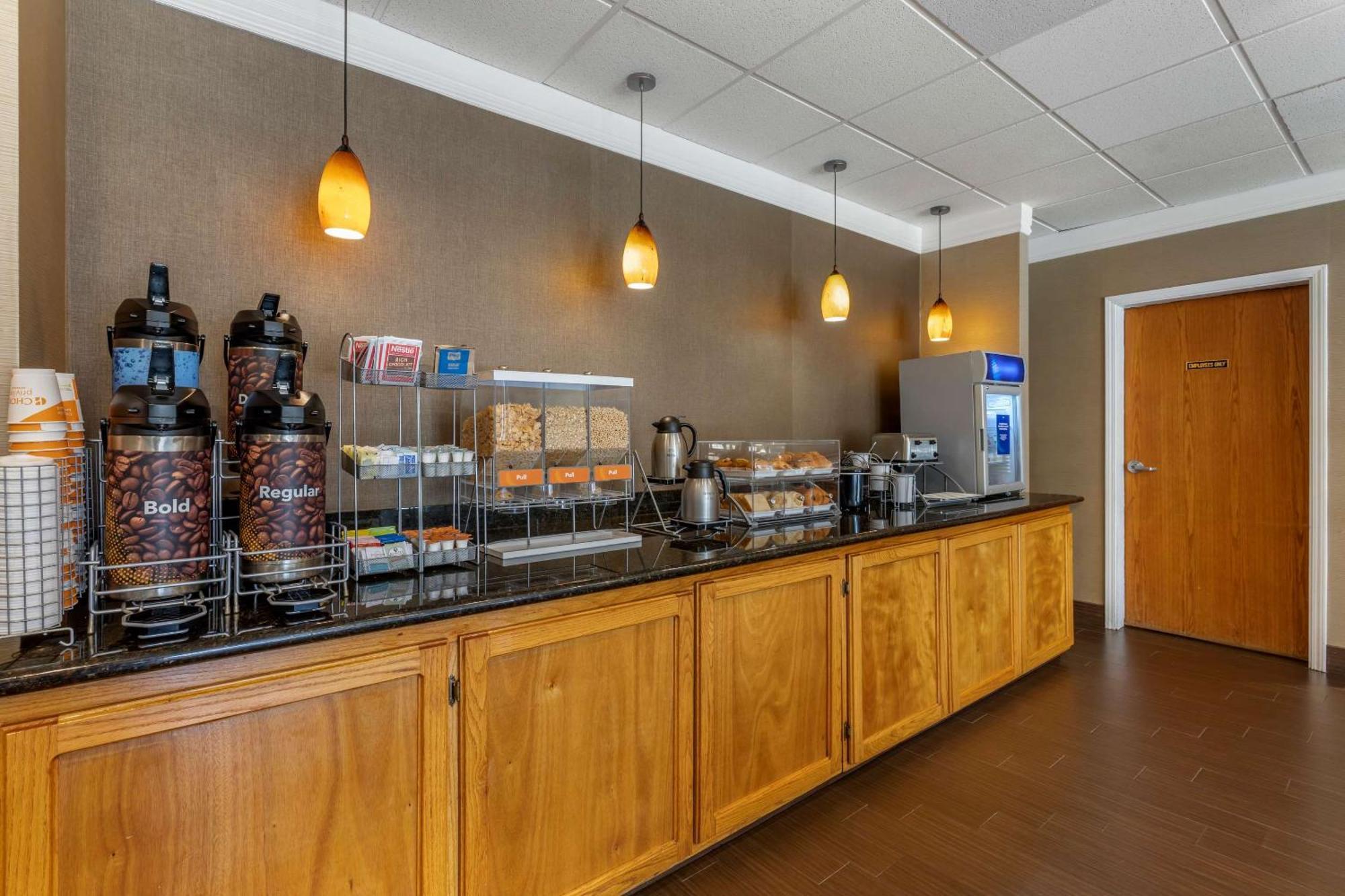 Comfort Suites Visalia - Convention Center Экстерьер фото