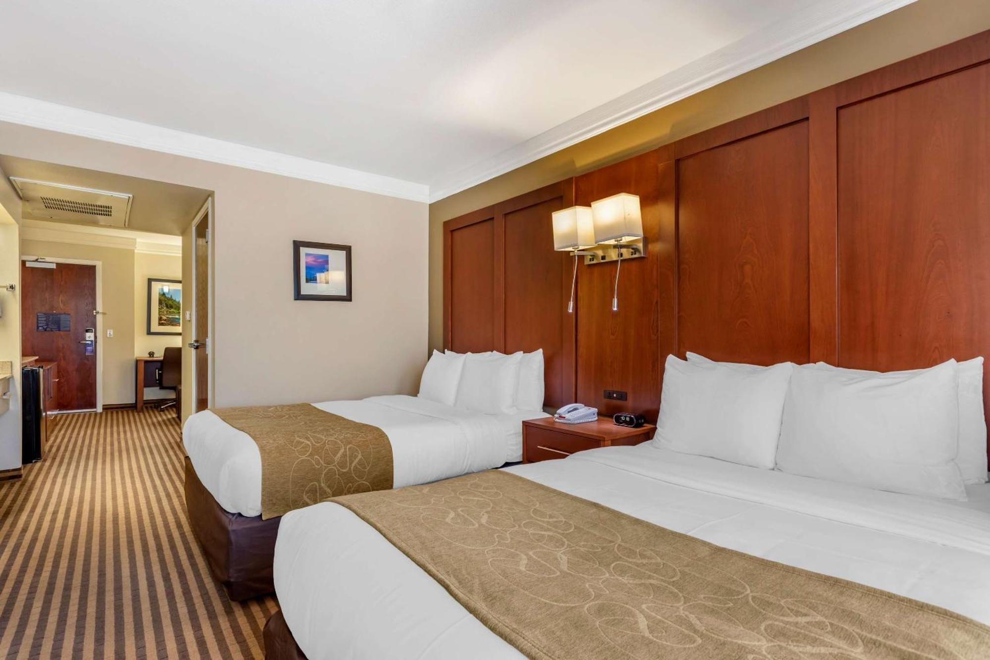 Comfort Suites Visalia - Convention Center Экстерьер фото