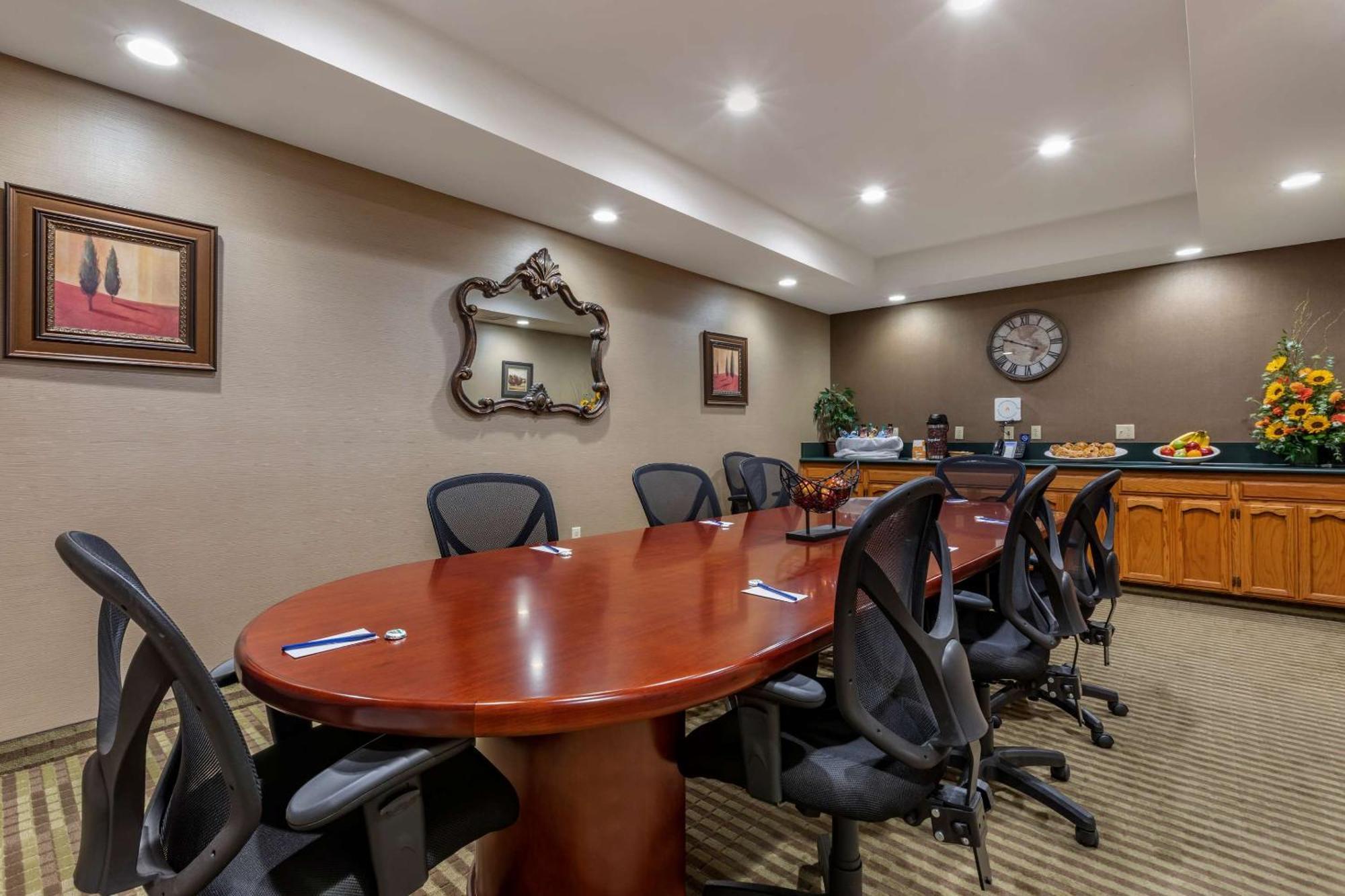 Comfort Suites Visalia - Convention Center Экстерьер фото