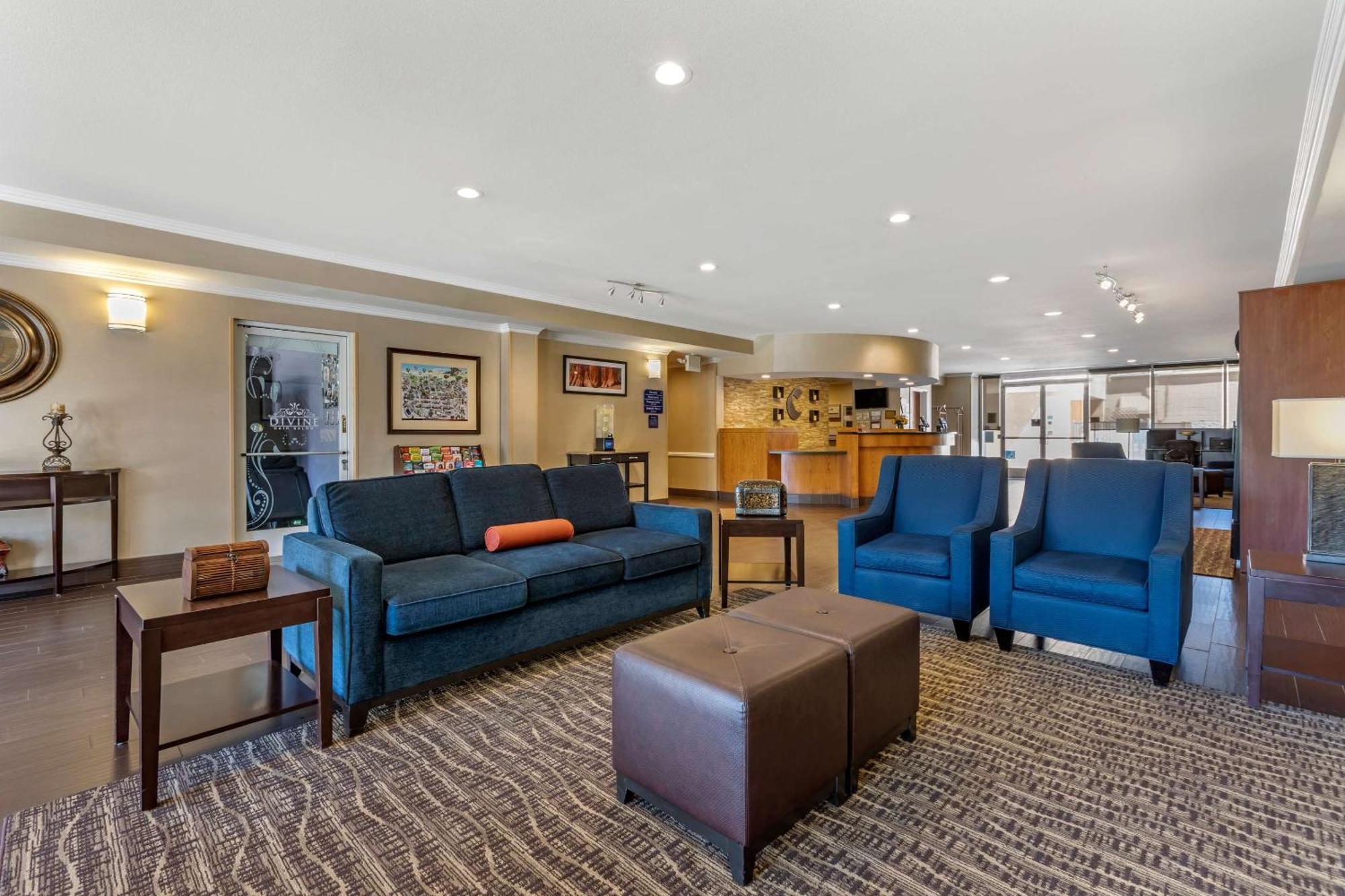 Comfort Suites Visalia - Convention Center Экстерьер фото