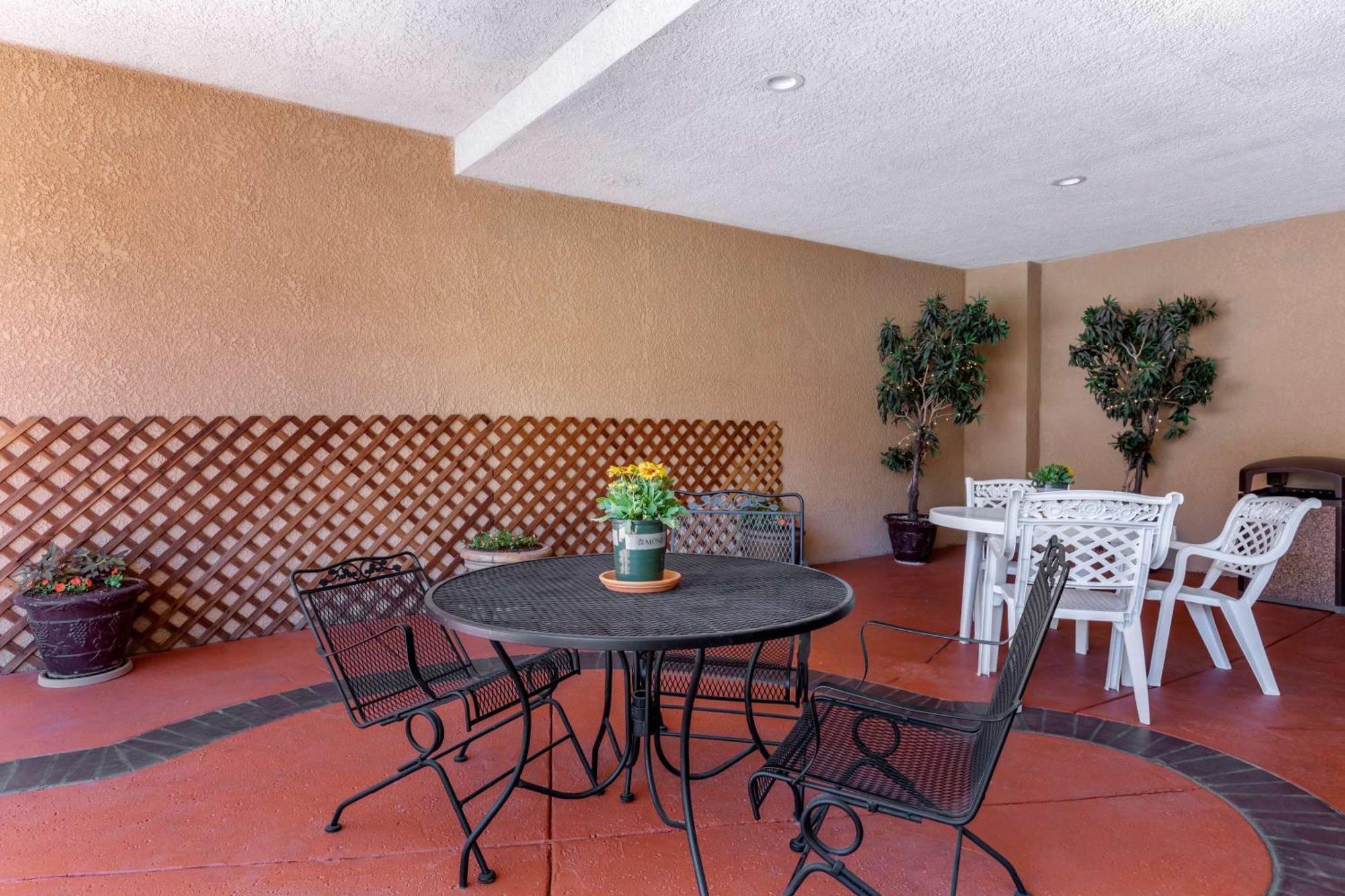Comfort Suites Visalia - Convention Center Экстерьер фото