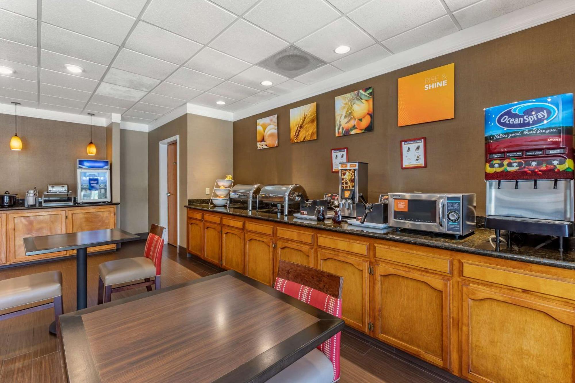 Comfort Suites Visalia - Convention Center Экстерьер фото