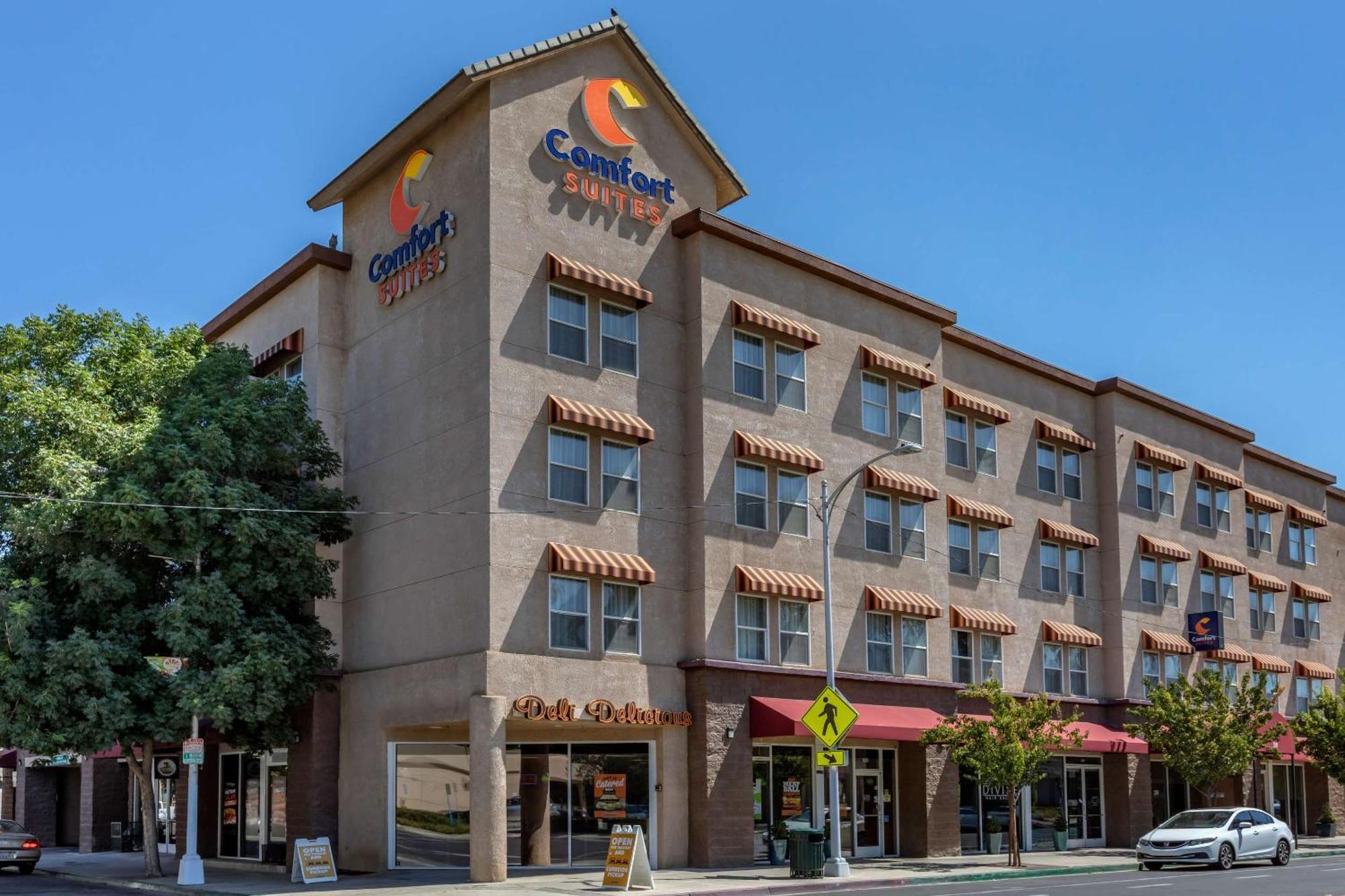 Comfort Suites Visalia - Convention Center Экстерьер фото